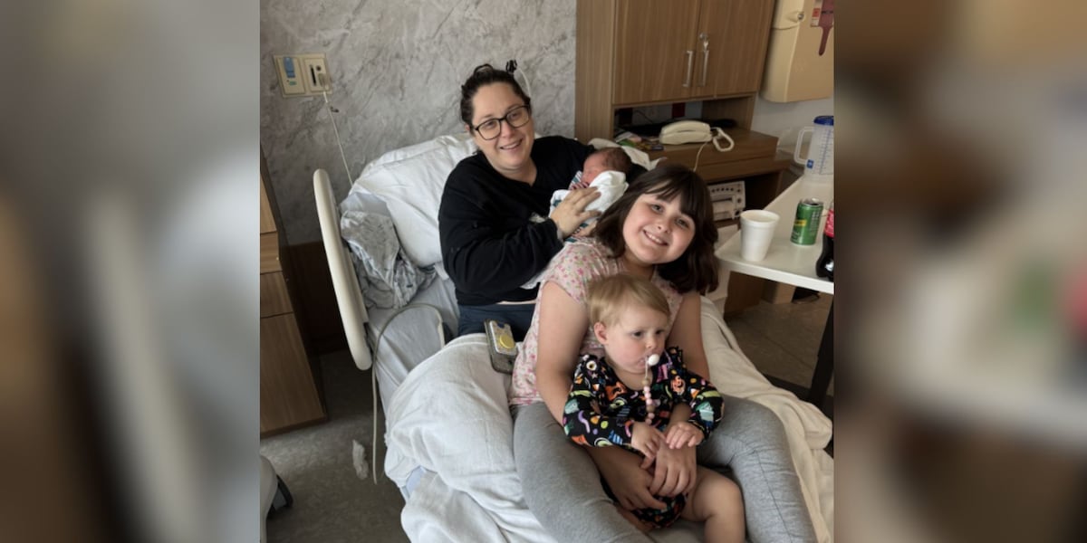 Woman gives birth to her third child without knowing she was pregnant